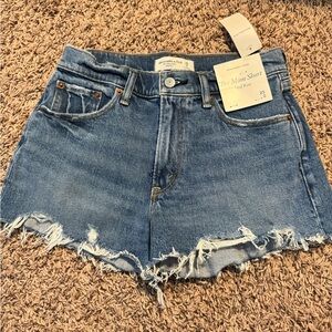 The mom short mid rise